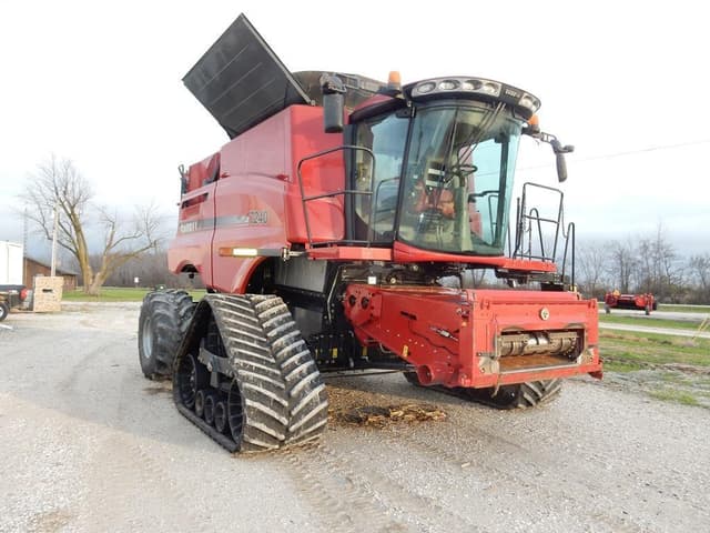 Image of Case IH 7240 equipment image 3