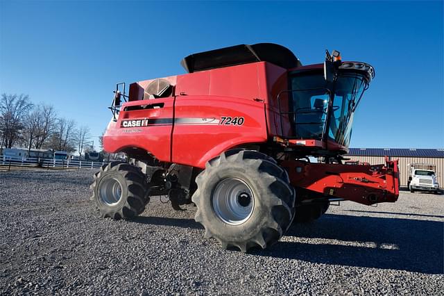 Image of Case IH 7240 equipment image 2