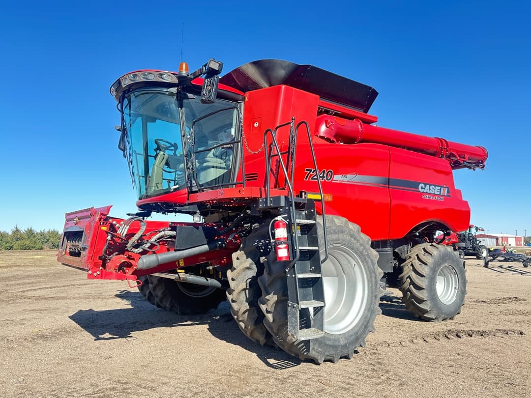 Image of Case IH 7240 Image 1
