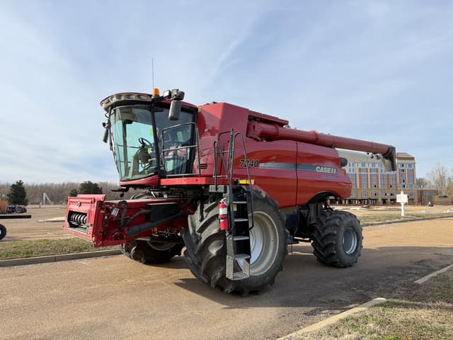Image of Case IH 7240 equipment image 3