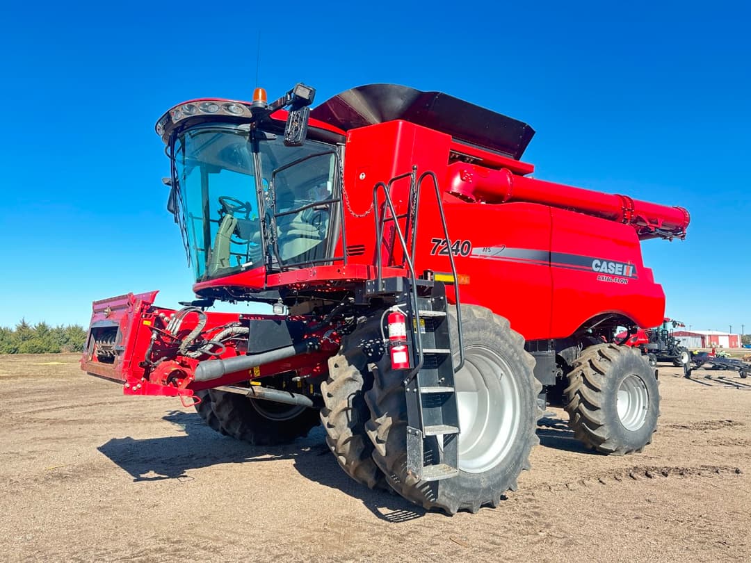 Image of Case IH 7240 Image 1