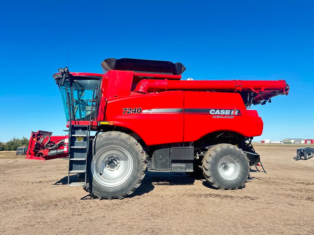 Image of Case IH 7240 Image 0