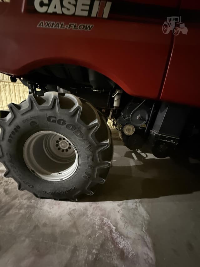Image of Case IH 8240 equipment image 4