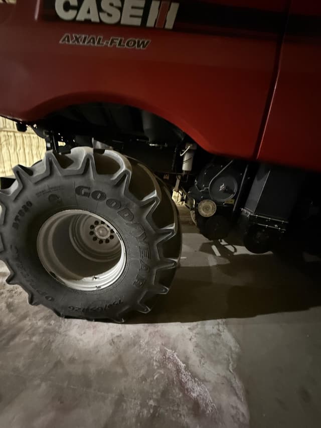 Image of Case IH 8240 equipment image 4