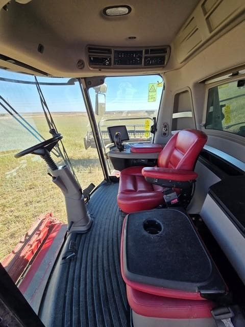 Image of Case IH 8240 equipment image 2