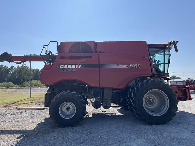 Image of Case IH 8240 equipment image 1