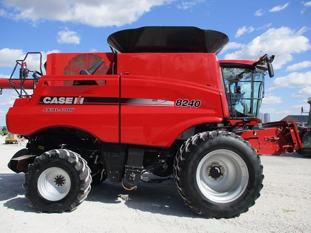 Image of Case IH 8240 equipment image 3