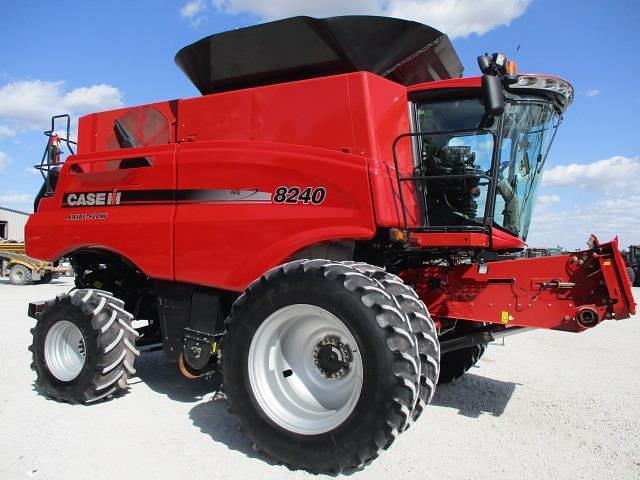 Image of Case IH 8240 equipment image 1