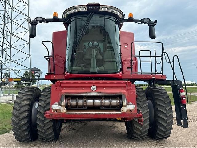 Image of Case IH 8240 equipment image 1