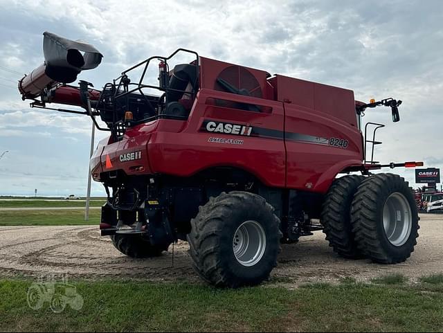 Image of Case IH 8240 equipment image 4