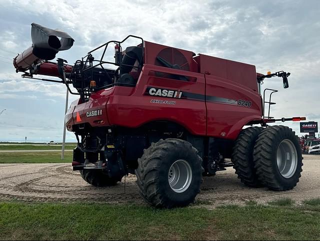 Image of Case IH 8240 equipment image 4