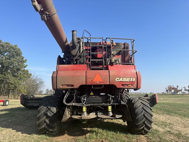 Image of Case IH 8240 equipment image 3