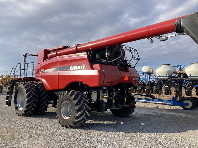 Image of Case IH 8240 equipment image 4