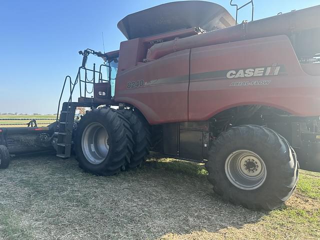 Image of Case IH 8240 equipment image 4