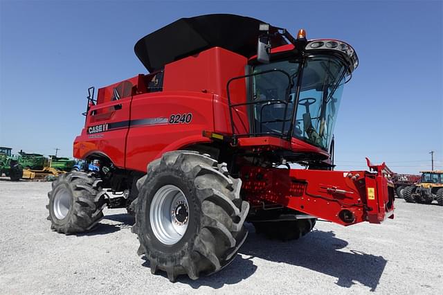 Image of Case IH 8240 equipment image 3