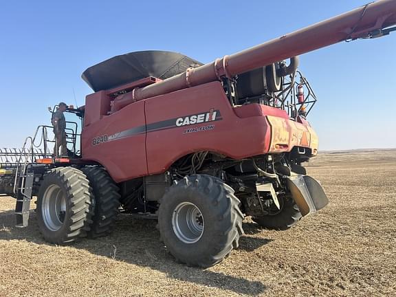 Image of Case IH 8240 equipment image 4