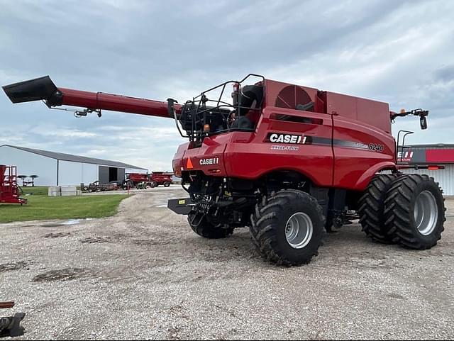Image of Case IH 8240 equipment image 2