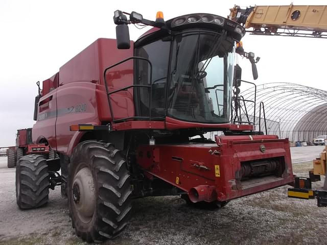 Image of Case IH 8240 equipment image 3