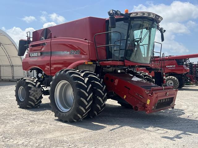 Image of Case IH 8240 equipment image 3