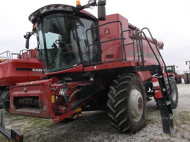 Image of Case IH 8240 equipment image 1
