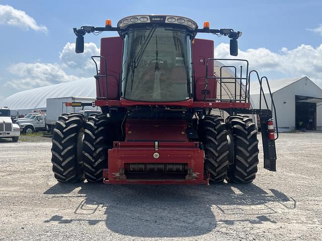 Image of Case IH 8240 equipment image 2