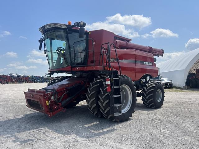 Image of Case IH 8240 equipment image 1