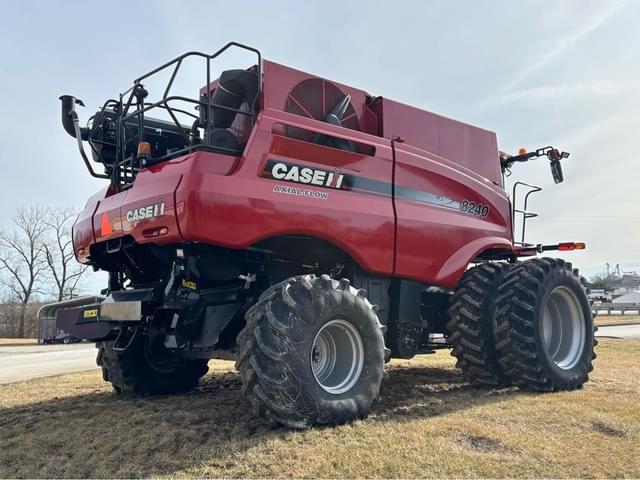 Image of Case IH 8240 equipment image 4
