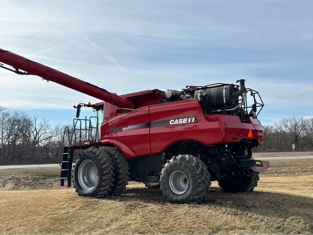 Image of Case IH 8240 equipment image 2