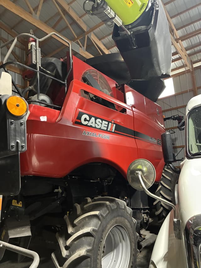 Image of Case IH 8240 equipment image 3