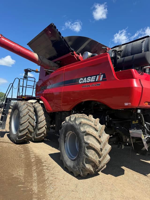 Image of Case IH 8240 equipment image 2