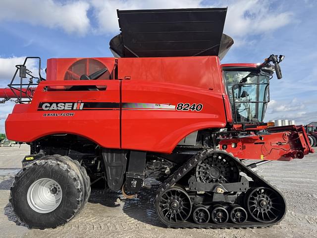 Image of Case IH 8240 equipment image 3