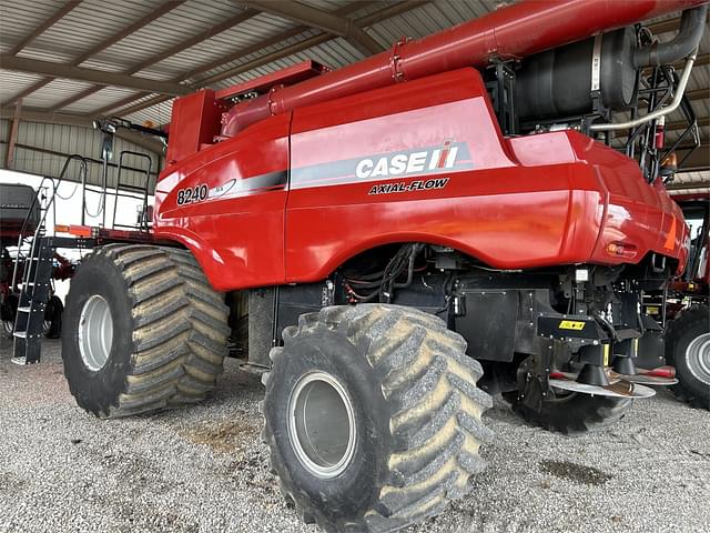 Image of Case IH 8240 equipment image 1