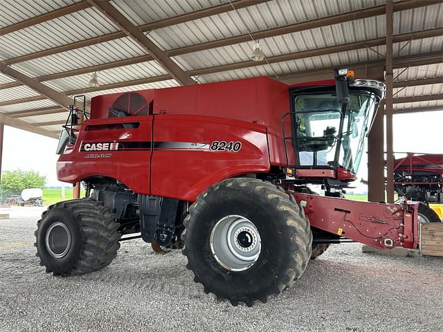 Image of Case IH 8240 equipment image 4