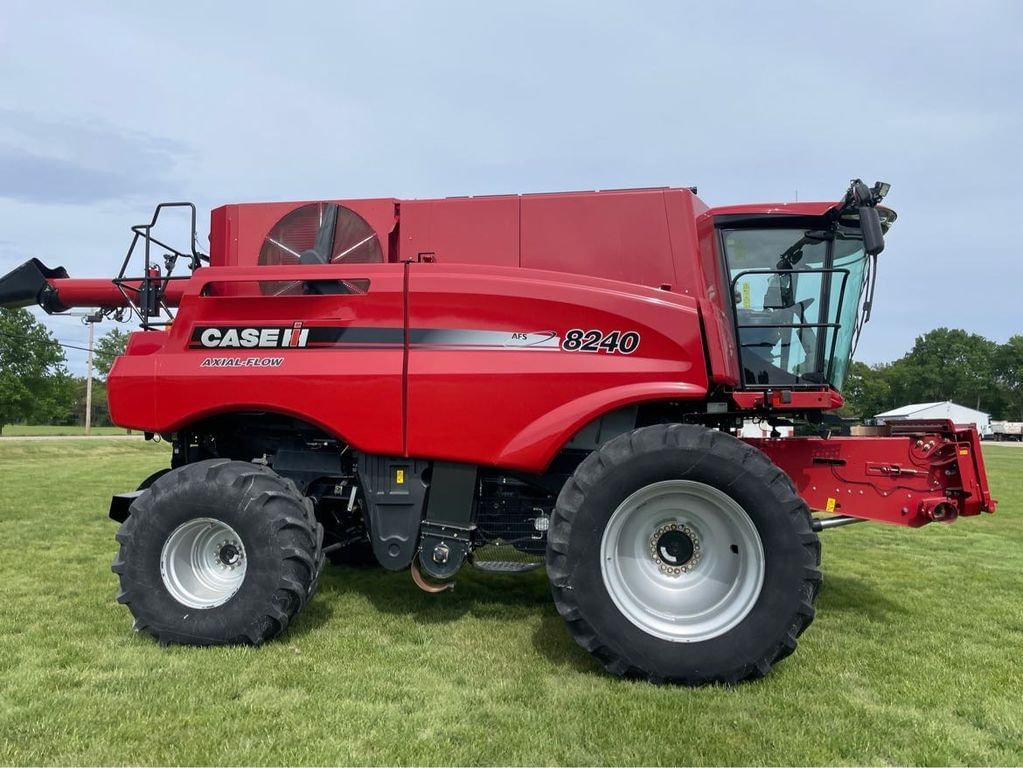 Main image Case IH 8240