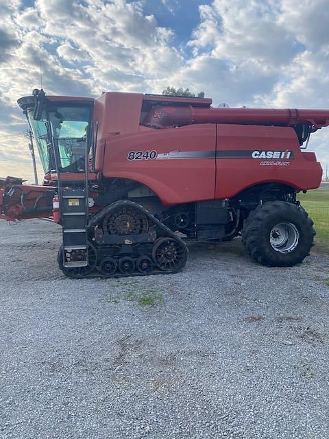 Image of Case IH 8240 equipment image 1