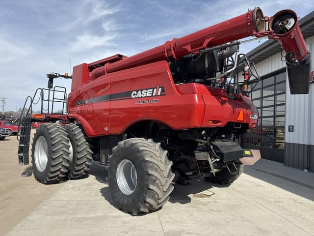 Image of Case IH 8240 equipment image 3