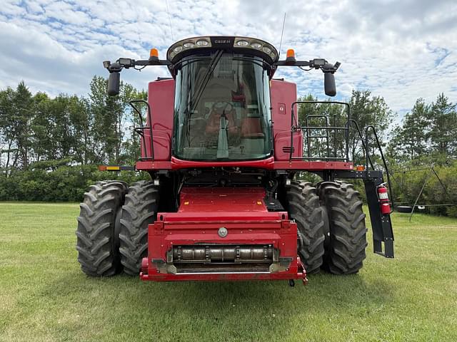Image of Case IH 8240 equipment image 2