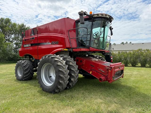Image of Case IH 8240 equipment image 3