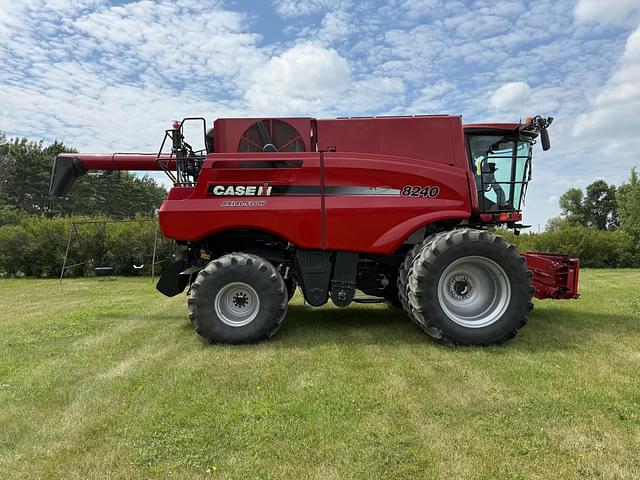 Image of Case IH 8240 equipment image 4