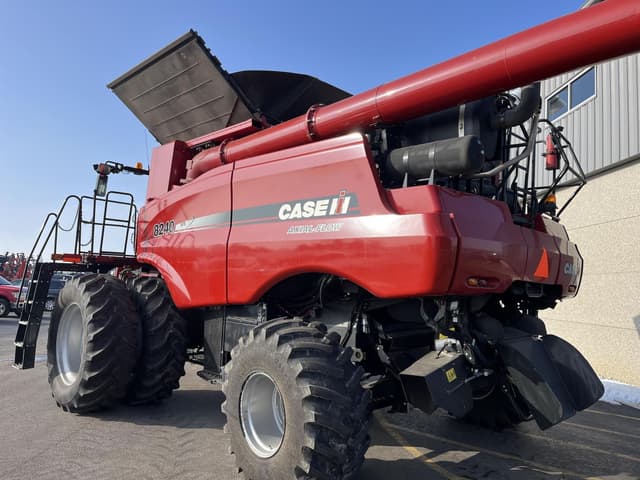 Image of Case IH 8240 equipment image 4