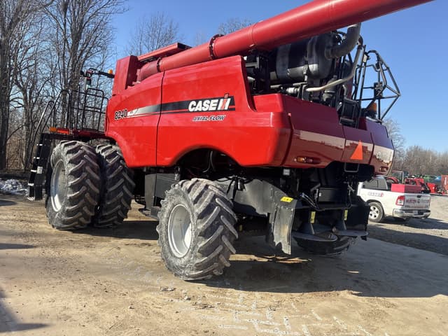 Image of Case IH 8240 equipment image 4