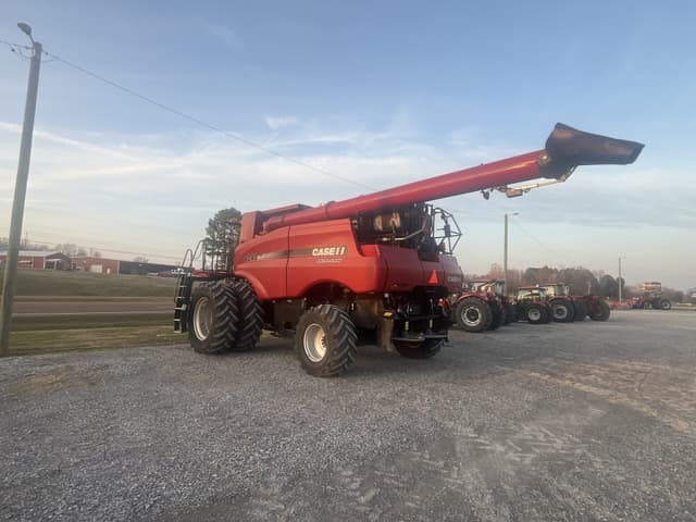 Image of Case IH 8240 equipment image 4