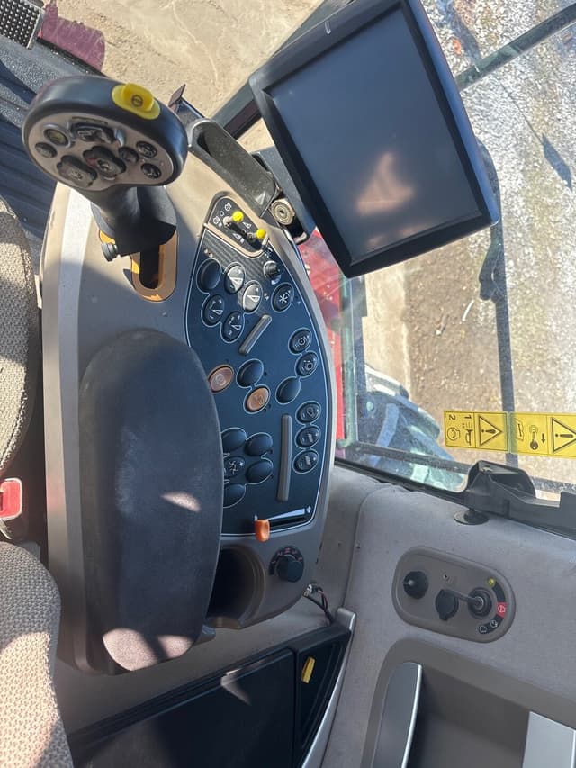 Image of Case IH 8240 equipment image 4