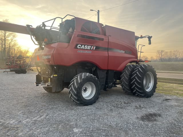 Image of Case IH 8240 equipment image 2