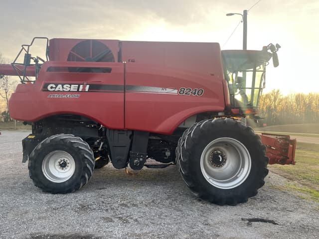 Image of Case IH 8240 equipment image 1
