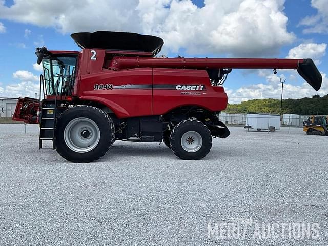 Image of Case IH 8240 equipment image 1