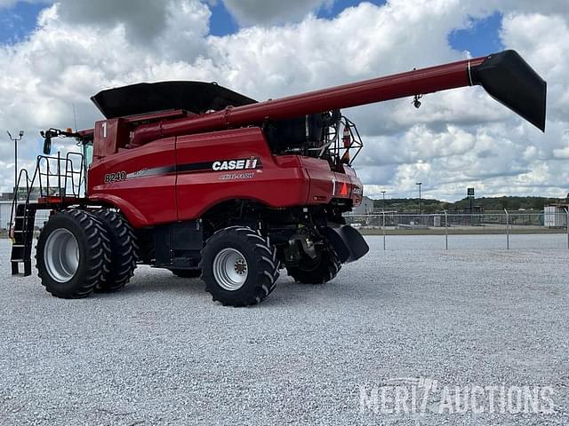 Image of Case IH 8240 equipment image 2