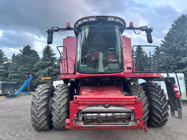 Image of Case IH 8240 equipment image 2