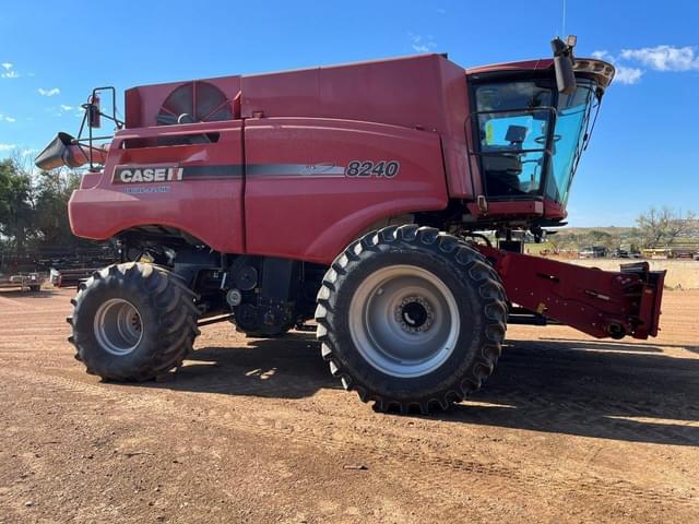 Image of Case IH 8240 equipment image 4