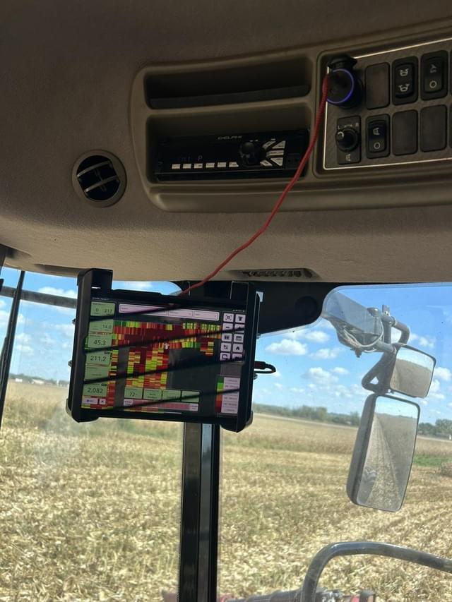 Image of Case IH 8240 equipment image 2